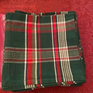 (12) plaid napkins